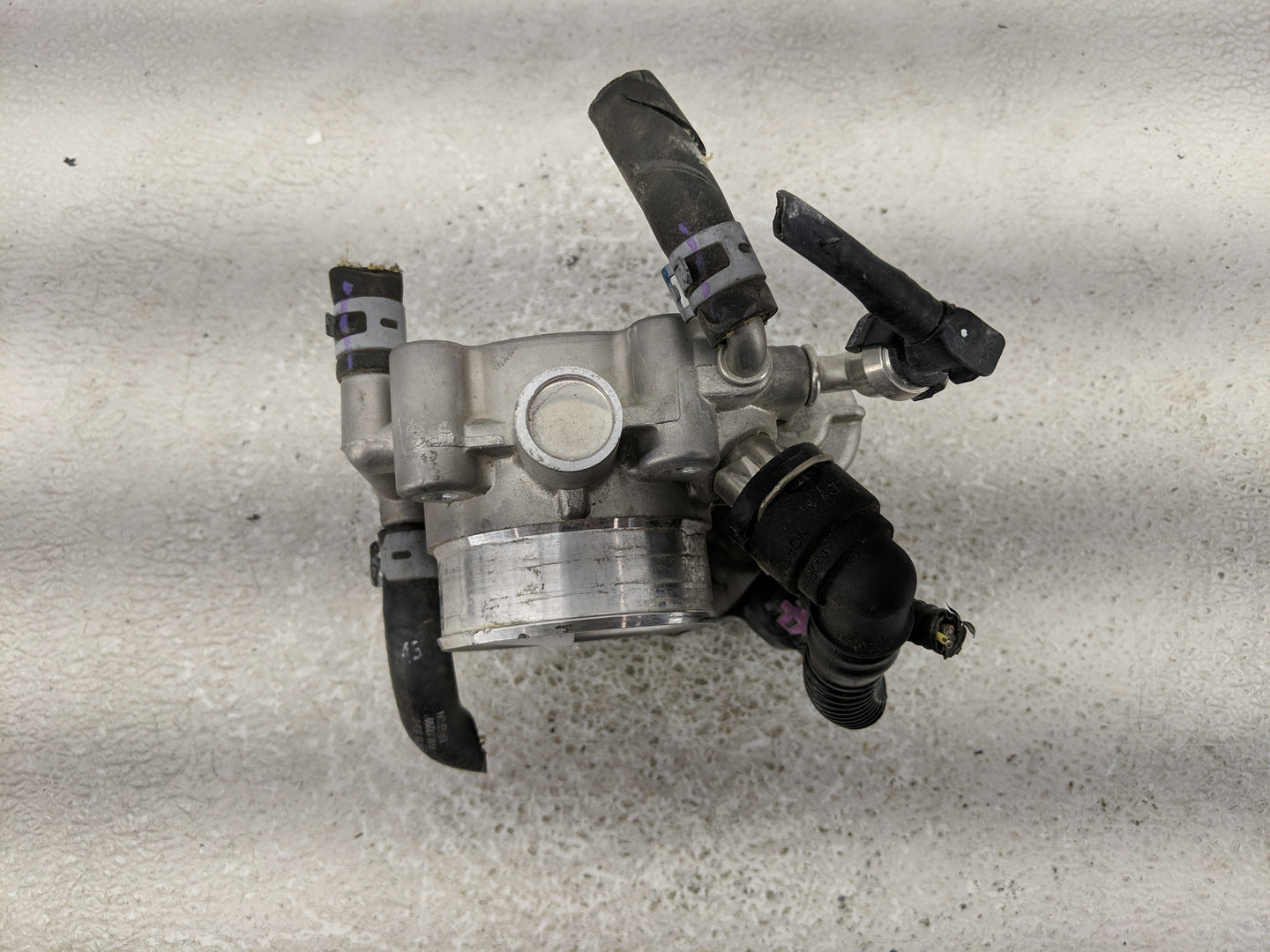 2011-2016 Chevrolet Cruze Throttle Body P/N:55 561 495 55 577 375 Fits Fits 2009 2010 2011 2012 2013 2014 2015 2016 2017 201
