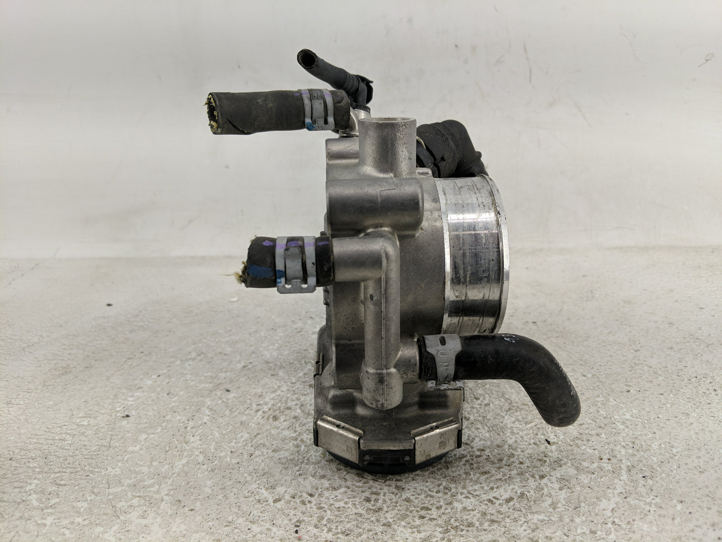 2011-2016 Chevrolet Cruze Throttle Body P/N:55 561 495 55 577 375 Fits Fits 2009 2010 2011 2012 2013 2014 2015 2016 2017 201