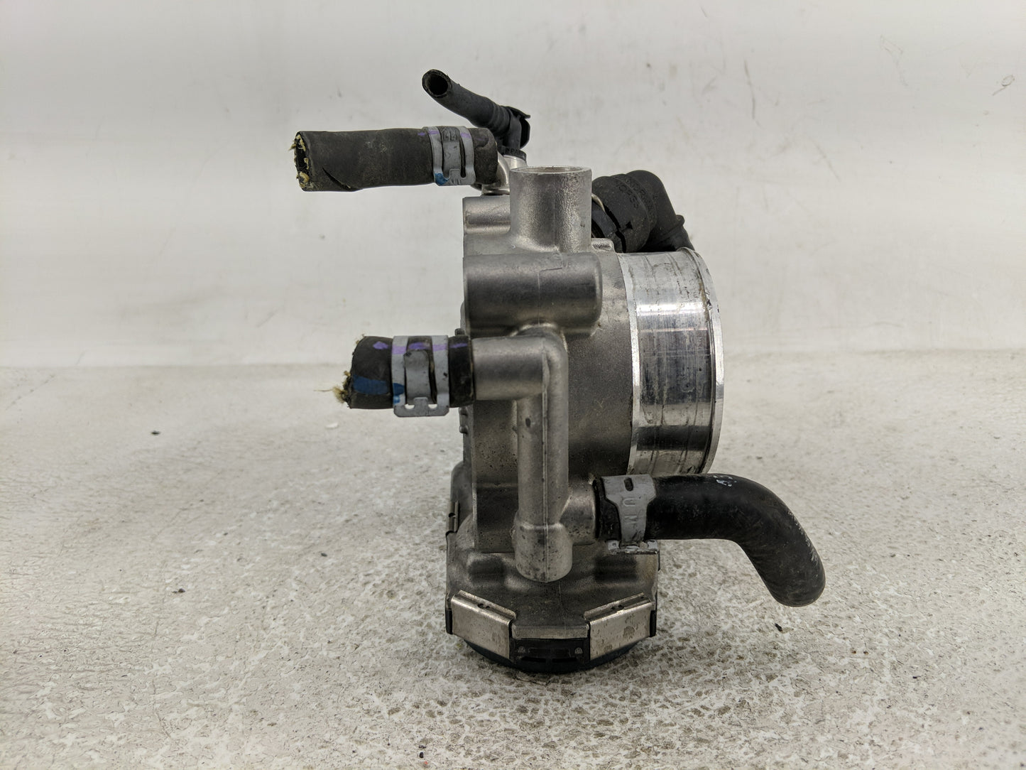 2011-2016 Chevrolet Cruze Throttle Body P/N:55 561 495 55 577 375 Fits Fits 2009 2010 2011 2012 2013 2014 2015 2016 2017 201