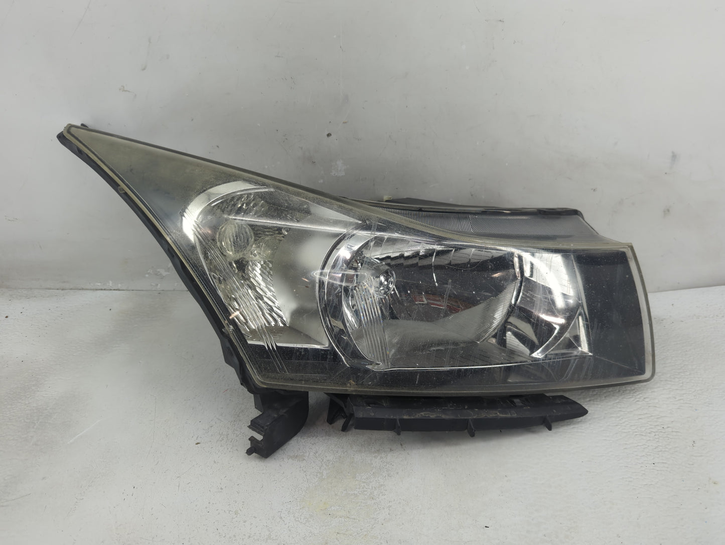 2011-2012 Chevrolet Cruze Driver Left Oem Head Light Headlight Lamp - Oemusedautoparts1.com