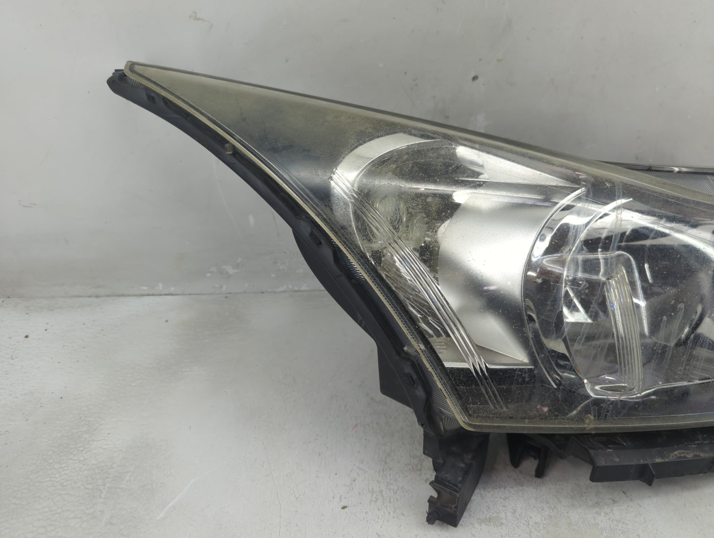 2011-2012 Chevrolet Cruze Driver Left Oem Head Light Headlight Lamp - Oemusedautoparts1.com