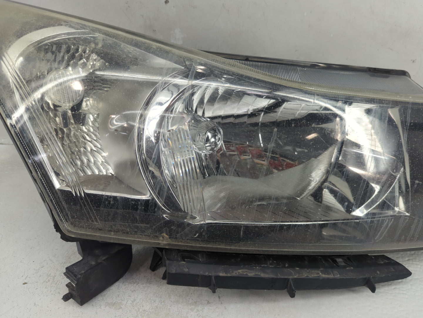 2011-2012 Chevrolet Cruze Driver Left Oem Head Light Headlight Lamp - Oemusedautoparts1.com