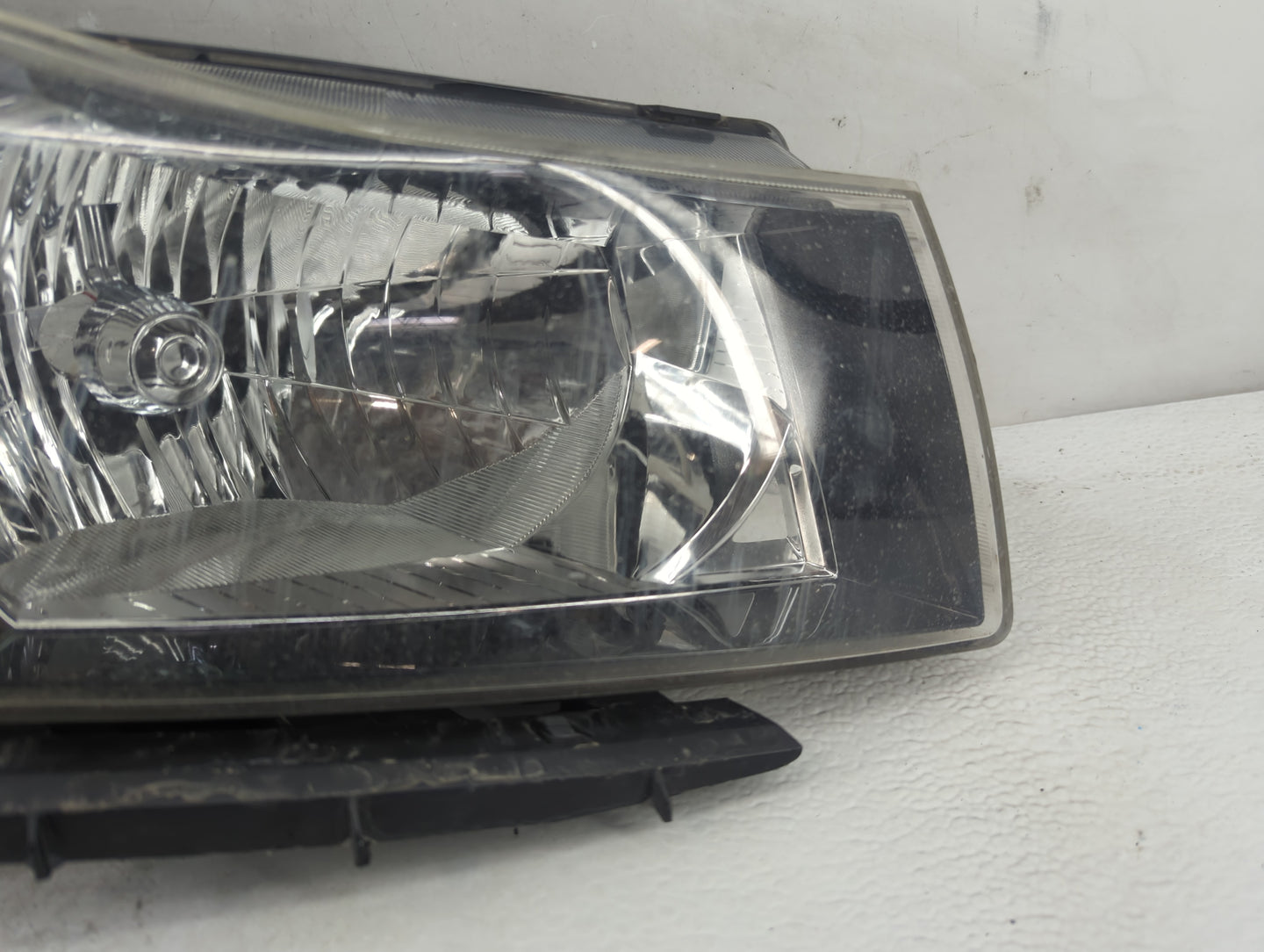 2011-2012 Chevrolet Cruze Driver Left Oem Head Light Headlight Lamp - Oemusedautoparts1.com