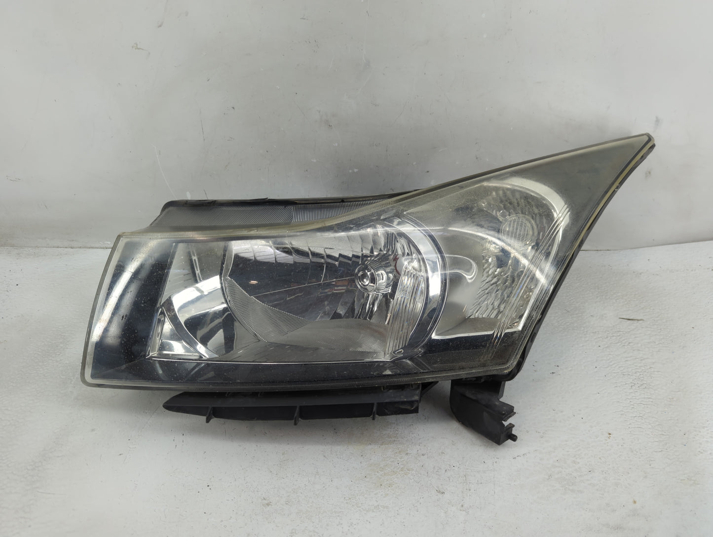 2011-2012 Chevrolet Cruze Driver Left Oem Head Light Headlight Lamp - Oemusedautoparts1.com