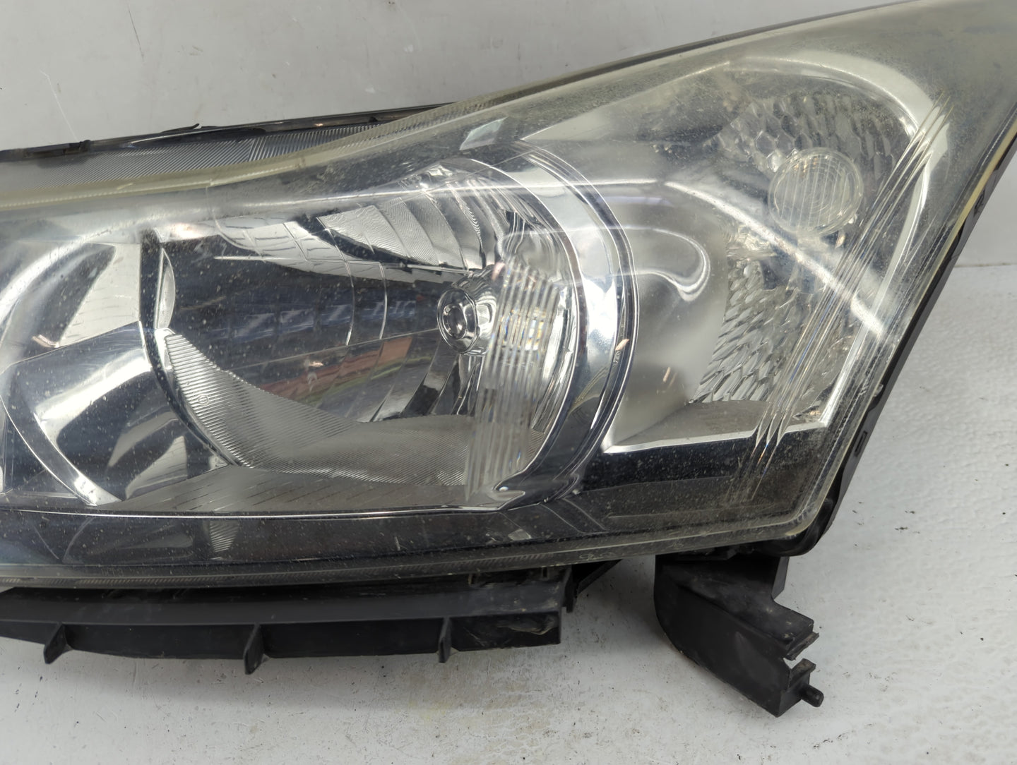 2011-2012 Chevrolet Cruze Driver Left Oem Head Light Headlight Lamp - Oemusedautoparts1.com