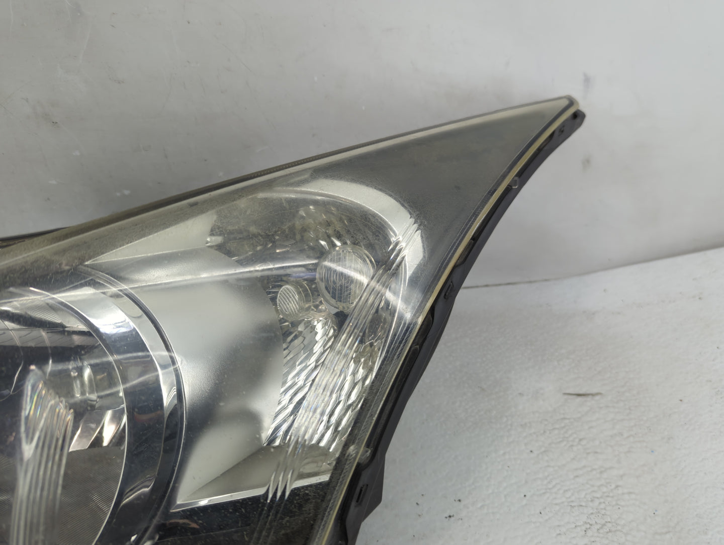 2011-2012 Chevrolet Cruze Driver Left Oem Head Light Headlight Lamp - Oemusedautoparts1.com