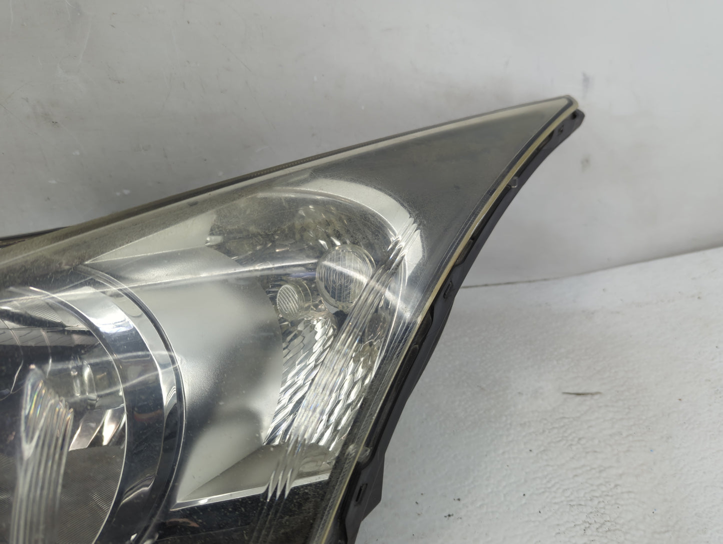2011-2012 Chevrolet Cruze Driver Left Oem Head Light Headlight Lamp - Oemusedautoparts1.com