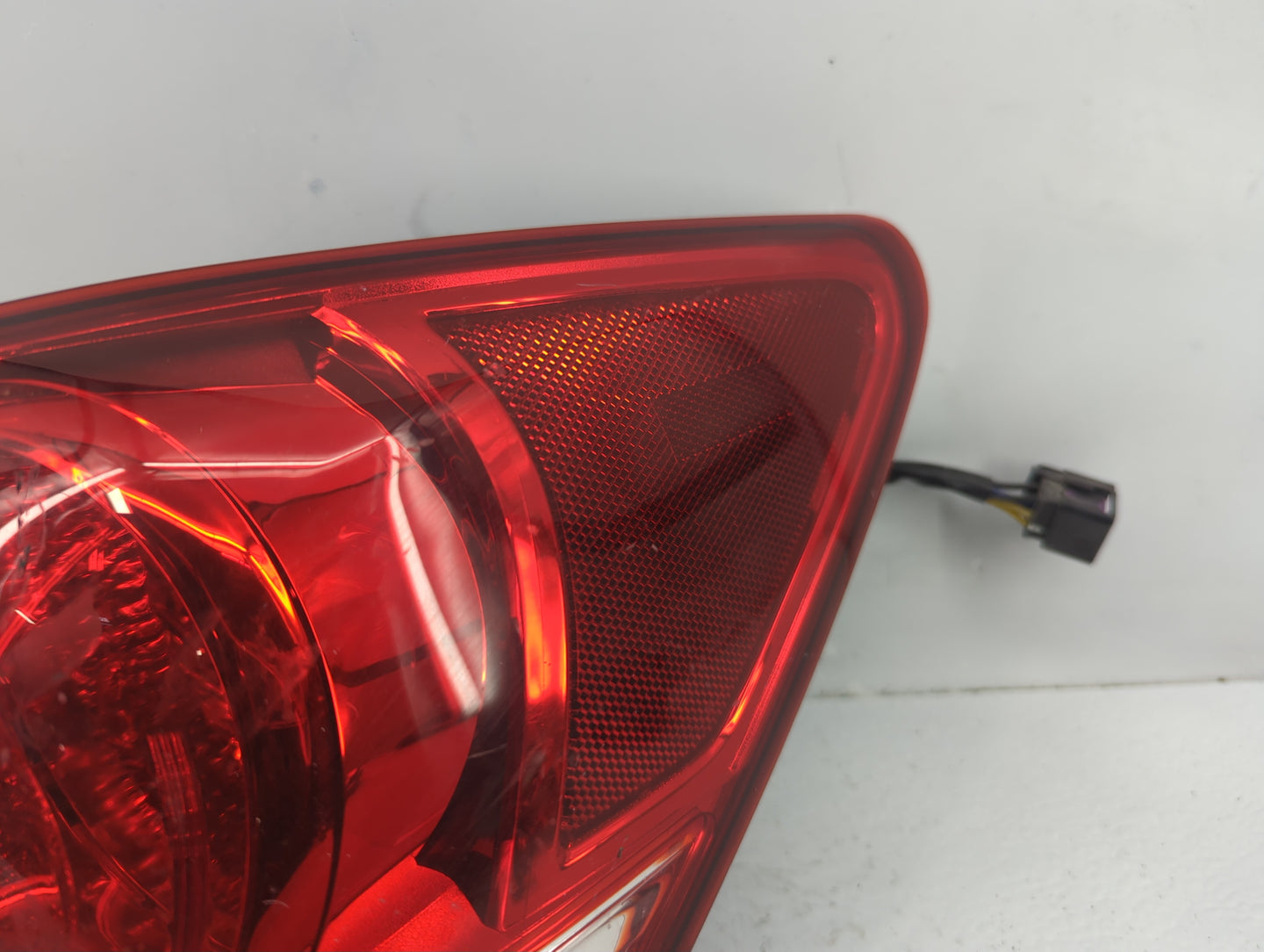 2011-2016 Chevrolet Cruze Tail Light Assembly Passenger Right OEM Fits Fits 2011 2012 2013 2014 2015 2016 OEM Used Auto Part
