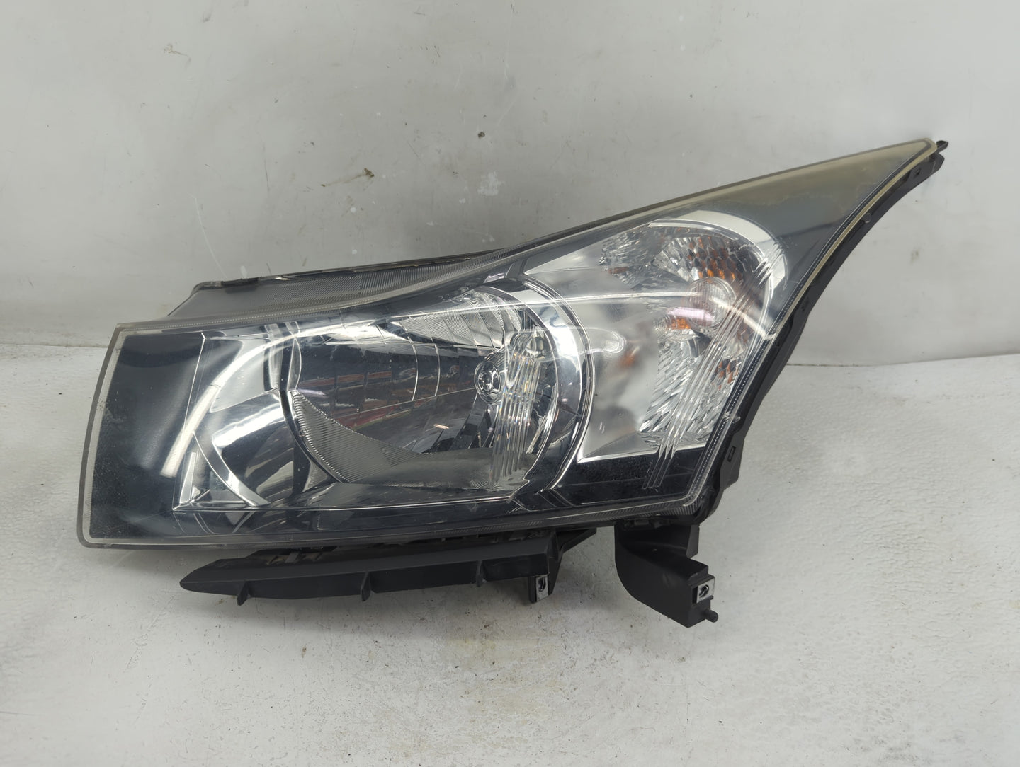 2011-2012 Chevrolet Cruze Passenger Right Oem Head Light Headlight Lamp - Oemusedautoparts1.com