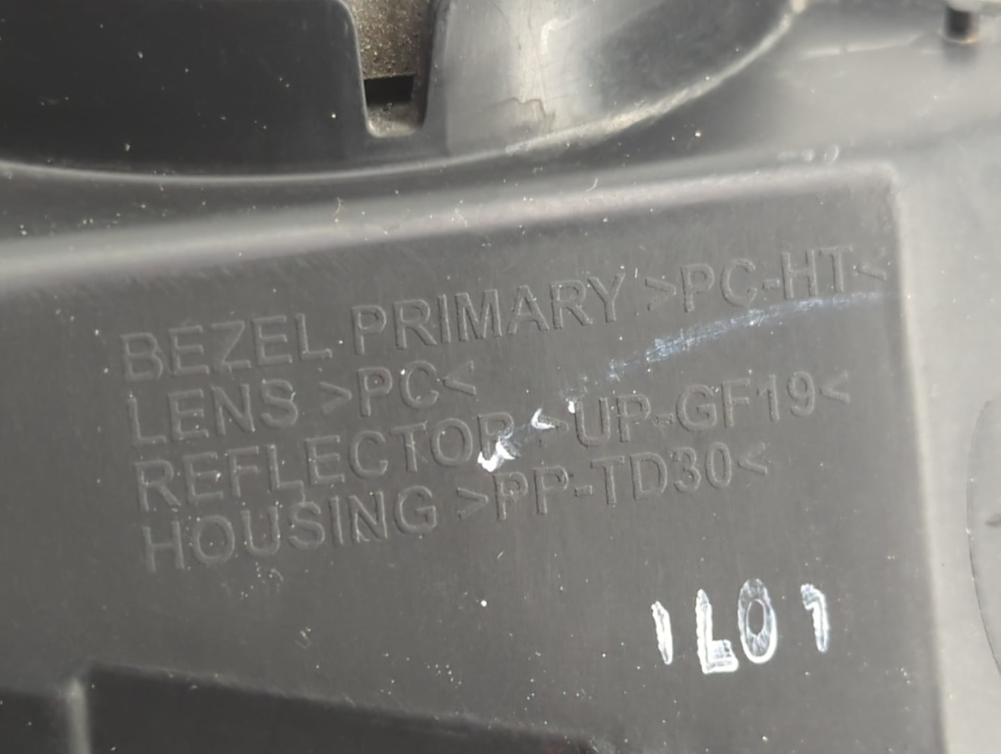 2011-2012 Chevrolet Cruze Passenger Right Oem Head Light Headlight Lamp - Oemusedautoparts1.com
