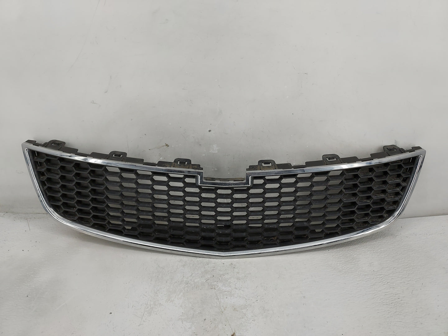 2011-2014 Chevrolet Cruze Front Grille Bumper Not Included - Oemusedautoparts1.com