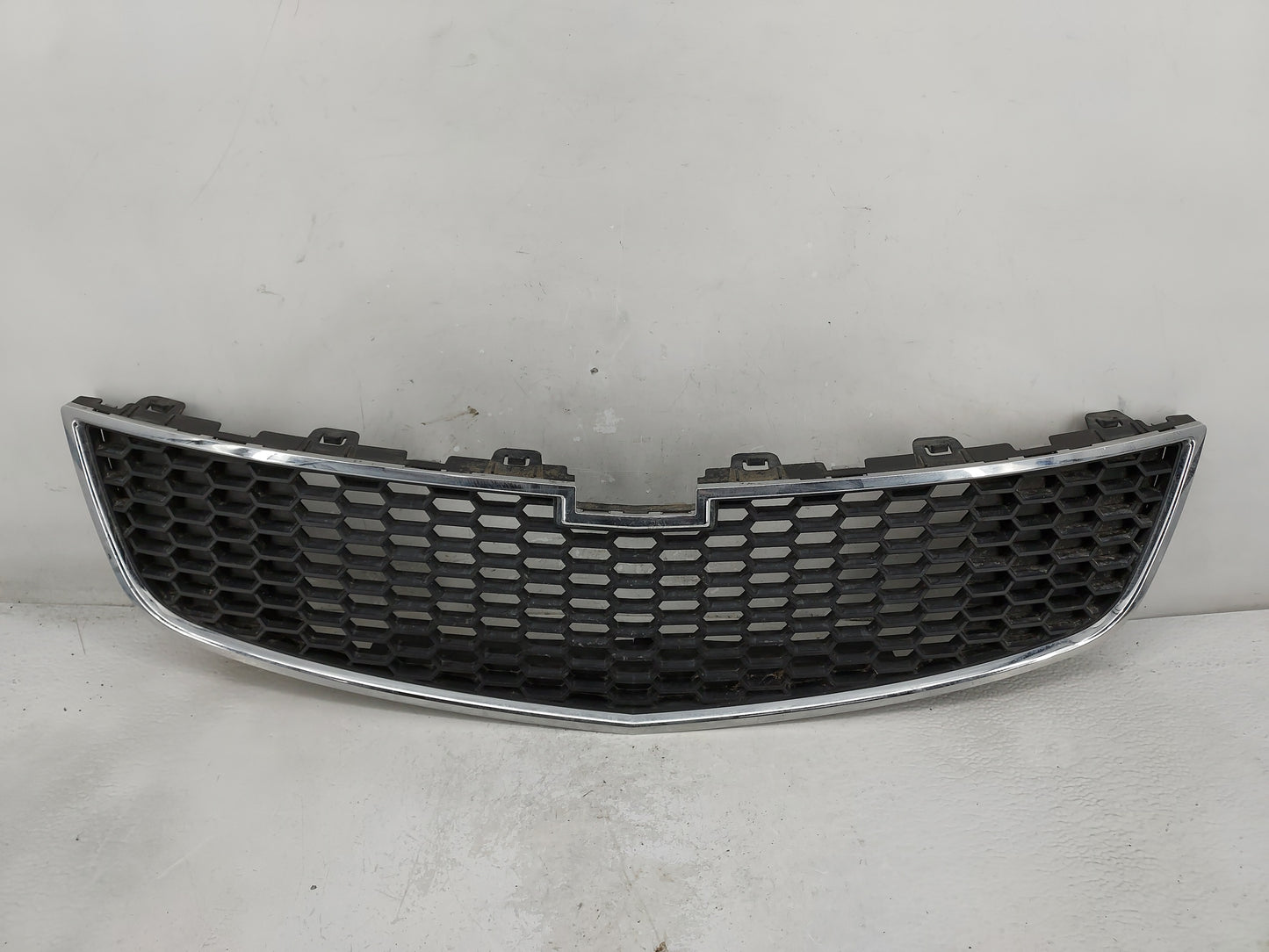 2011-2014 Chevrolet Cruze Front Grille Bumper Not Included - Oemusedautoparts1.com
