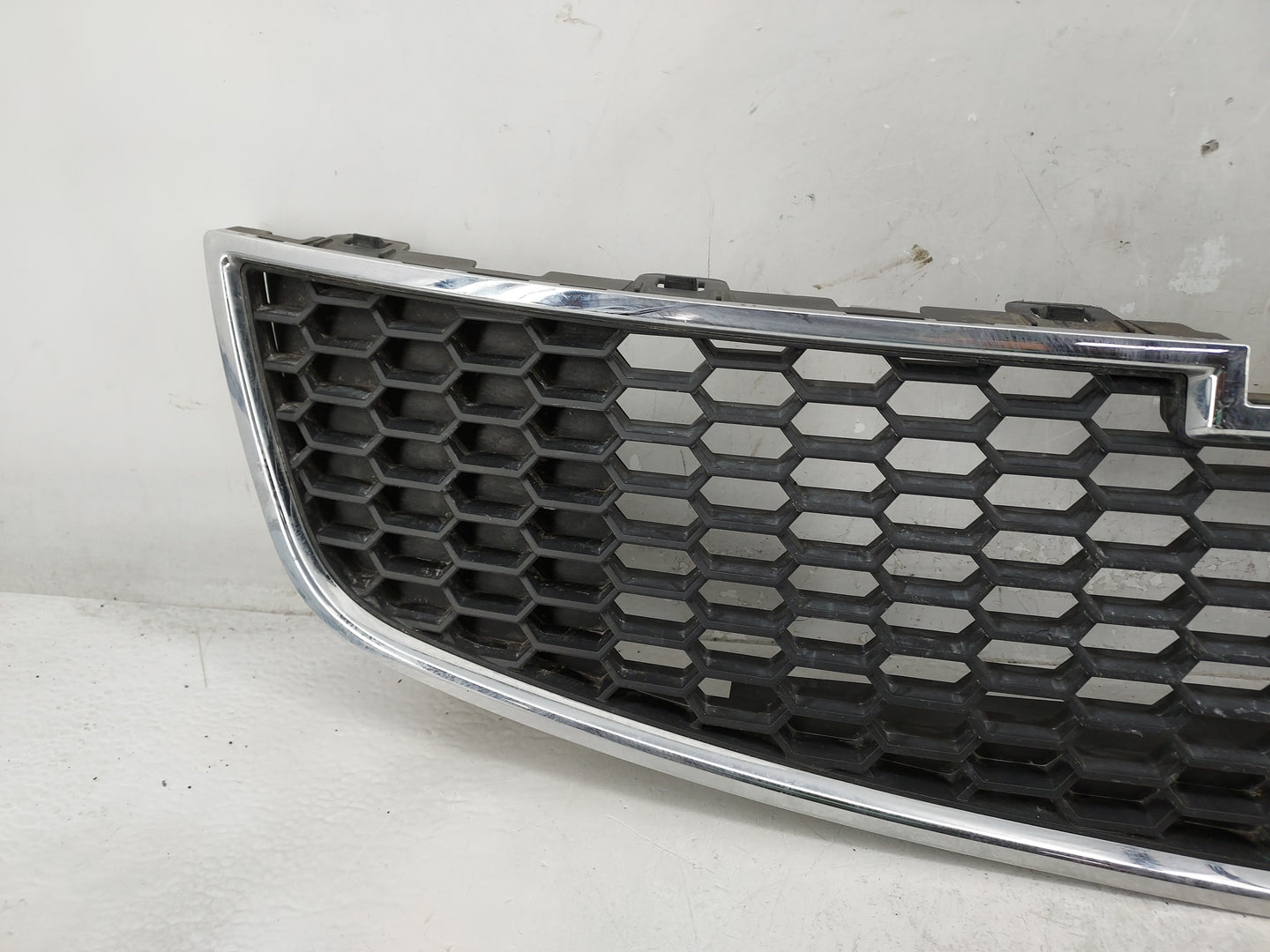 2011-2014 Chevrolet Cruze Front Grille Bumper Not Included - Oemusedautoparts1.com