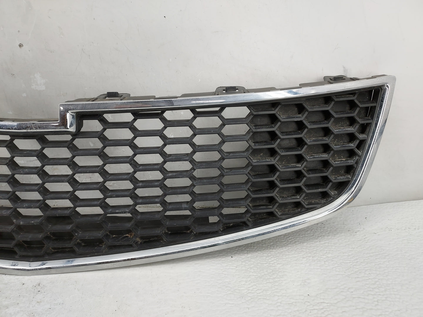 2011-2014 Chevrolet Cruze Front Grille Bumper Not Included - Oemusedautoparts1.com