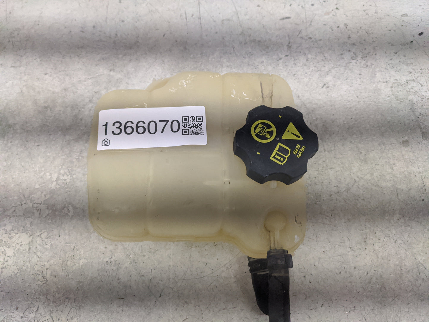 2011-2016 Chevrolet Cruze Windshield Washer Fluid Reservoir Bottle Oem - Oemusedautoparts1.com