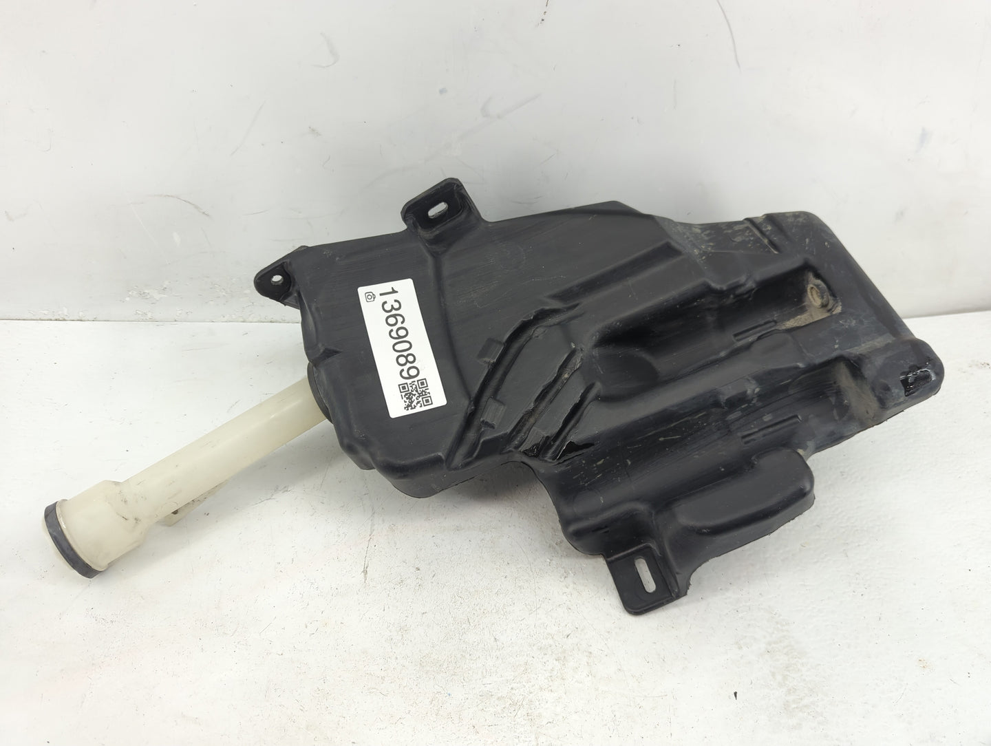 2011-2016 Chevrolet Cruze Windshield Washer Fluid Reservoir Bottle Oem - Oemusedautoparts1.com