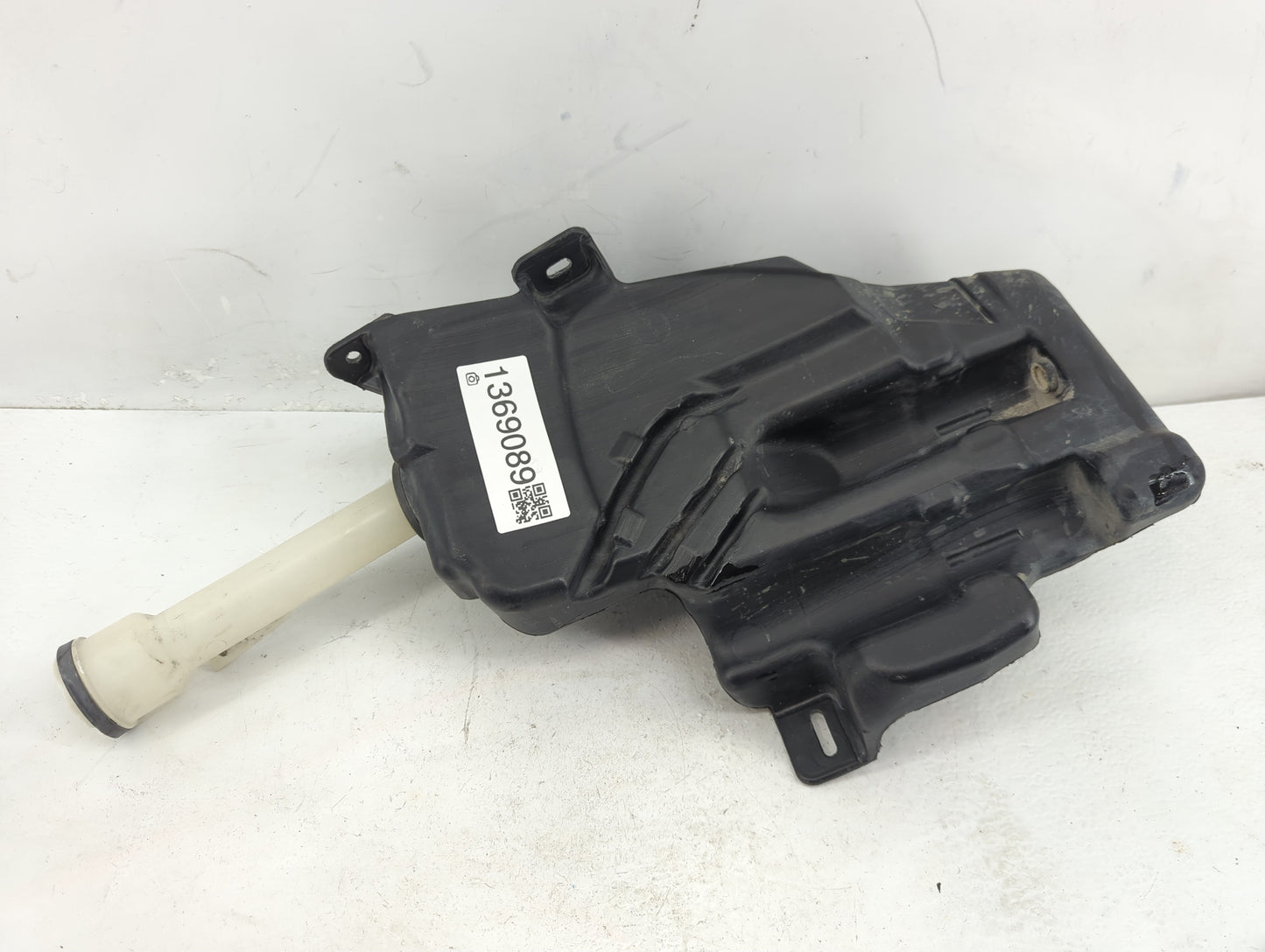 2011-2016 Chevrolet Cruze Windshield Washer Fluid Reservoir Bottle Oem - Oemusedautoparts1.com
