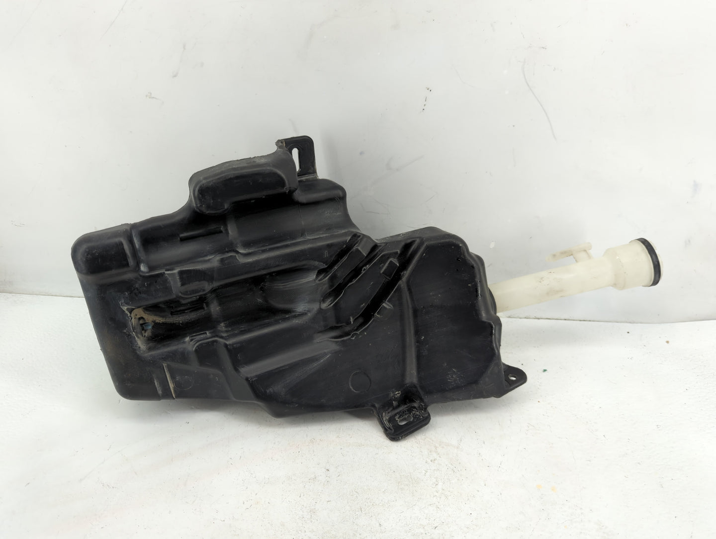 2011-2016 Chevrolet Cruze Windshield Washer Fluid Reservoir Bottle Oem - Oemusedautoparts1.com