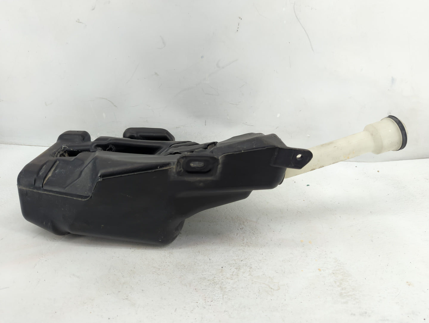 2011-2016 Chevrolet Cruze Windshield Washer Fluid Reservoir Bottle Oem - Oemusedautoparts1.com