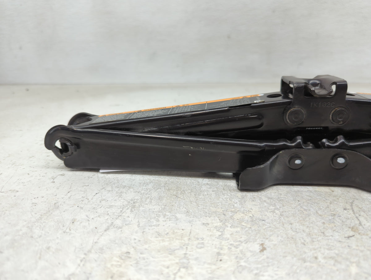 2012 Chevrolet Cruze Spare Scissor Car Jack 1390137 - Oemusedautoparts1.com
