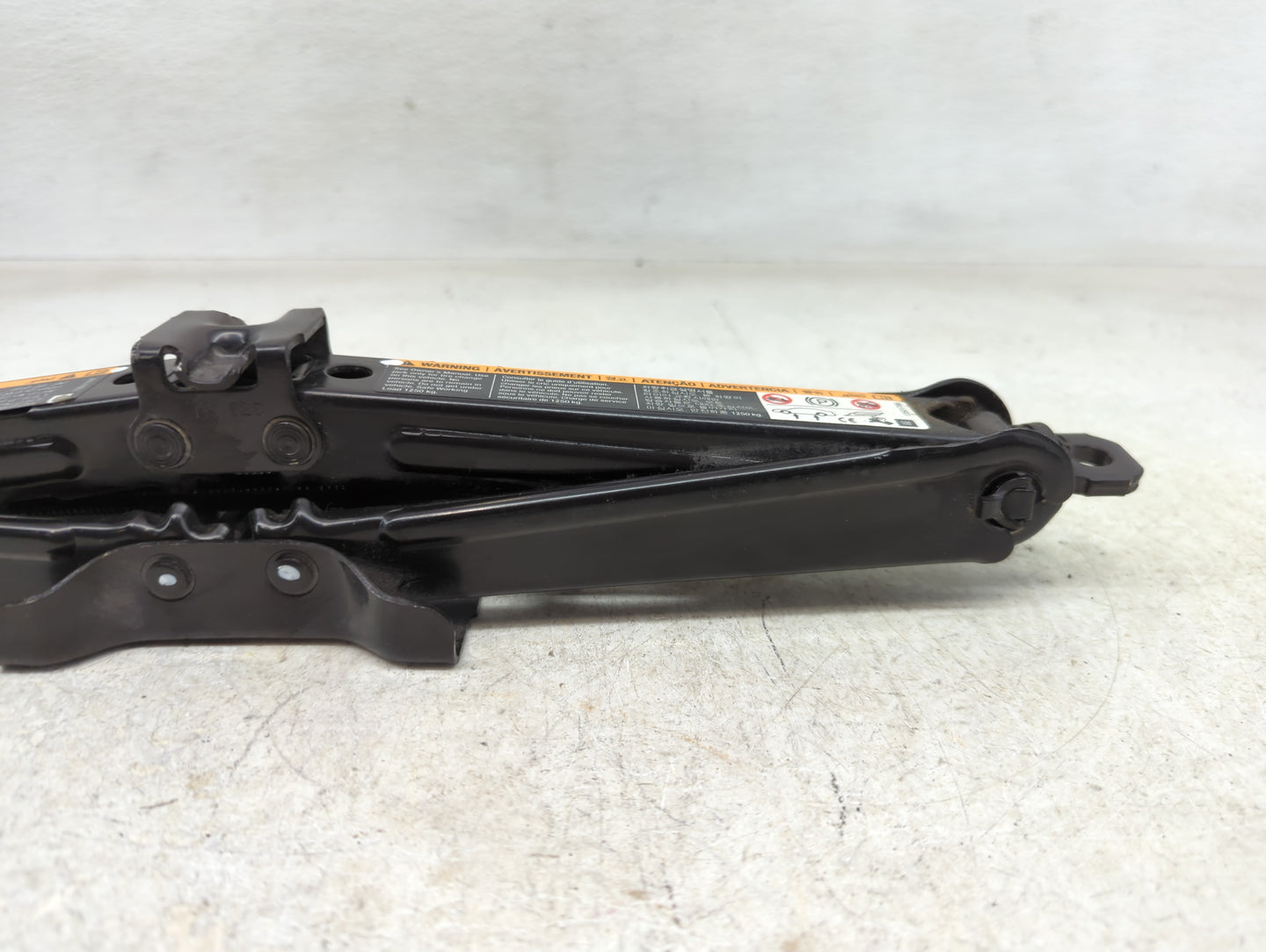 2012 Chevrolet Cruze Spare Scissor Car Jack 1390137 - Oemusedautoparts1.com