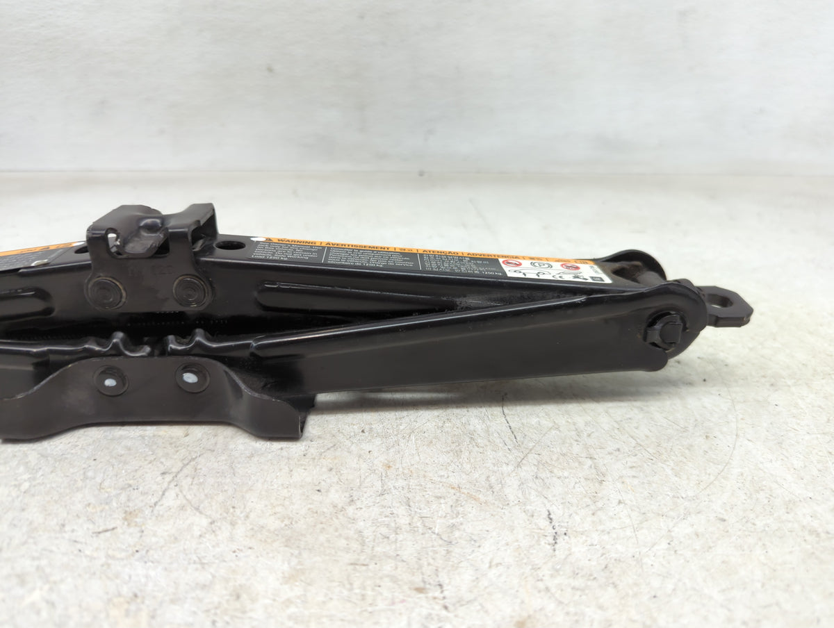 2012 Chevrolet Cruze Spare Scissor Car Jack 1390137 - Oemusedautoparts1.com