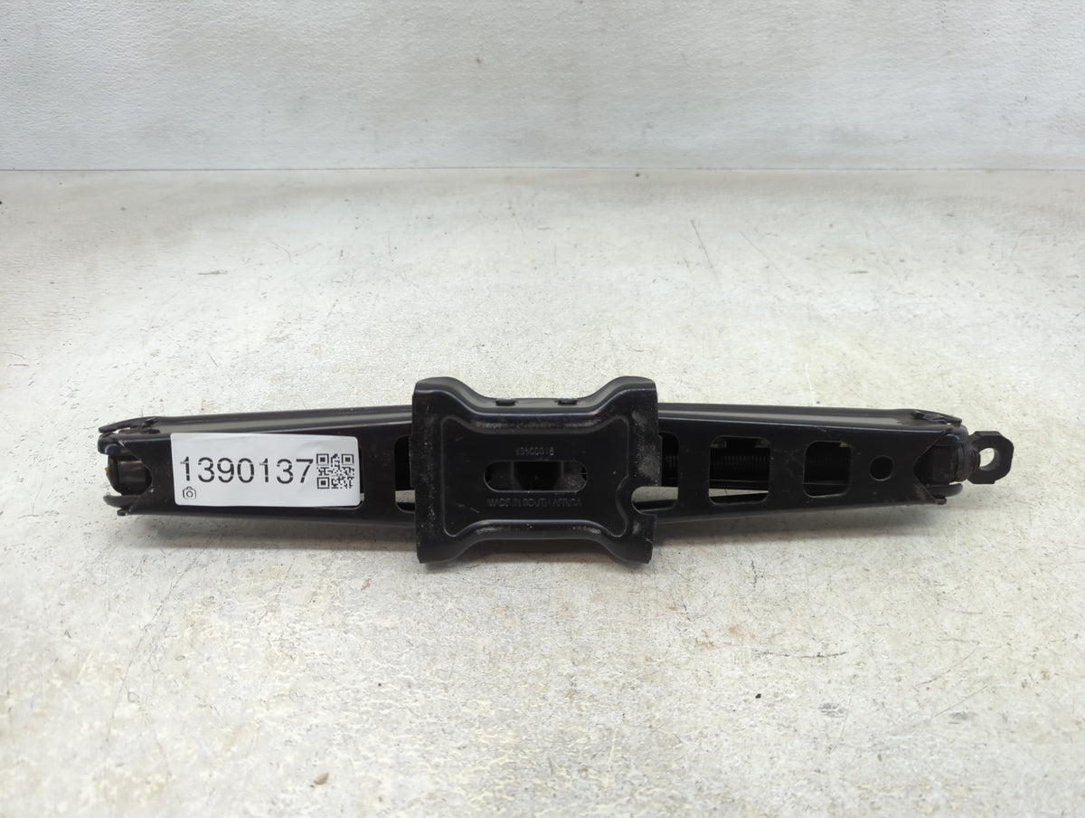 2012 Chevrolet Cruze Spare Scissor Car Jack 1390137 - Oemusedautoparts1.com