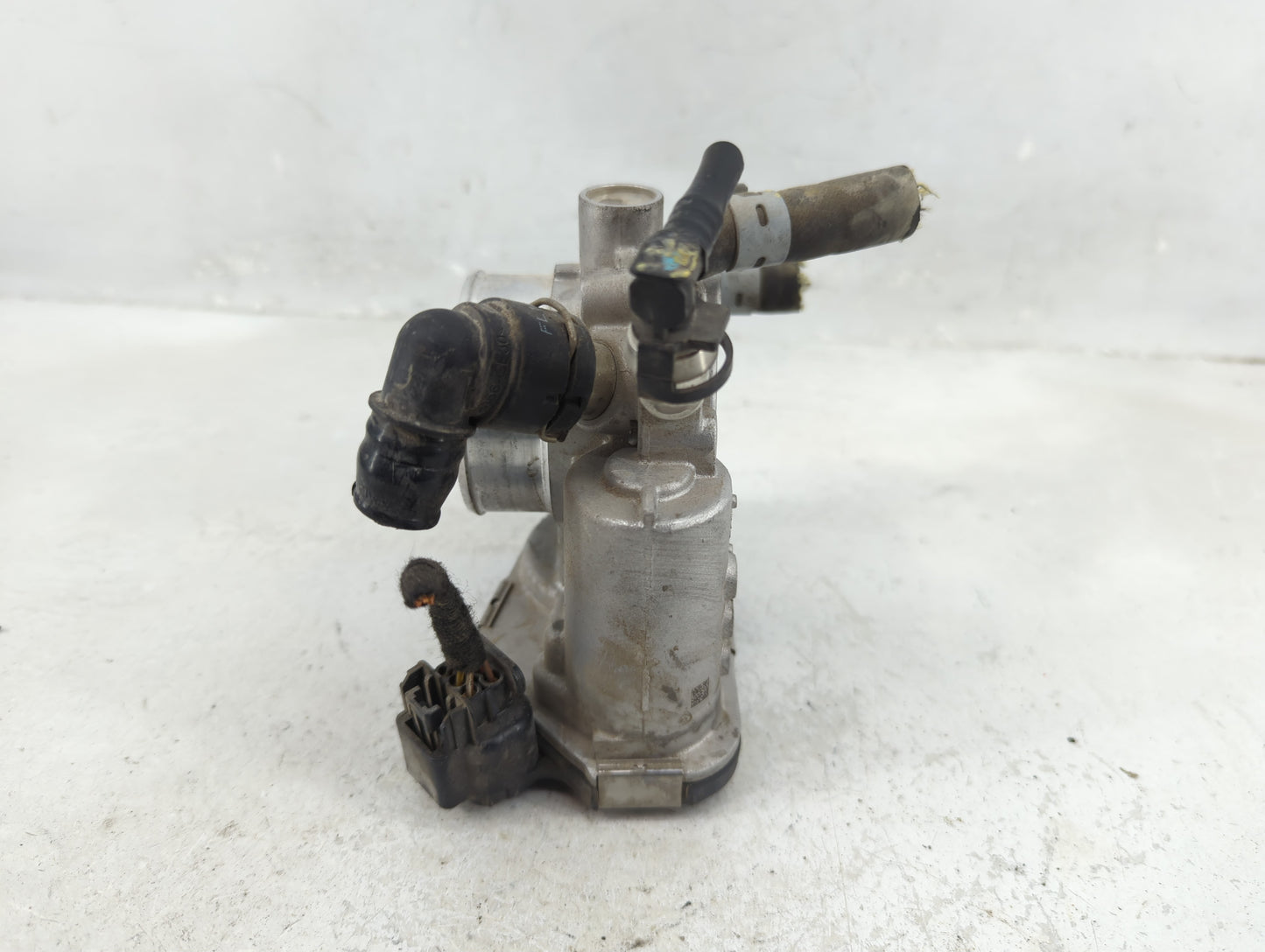 2011-2016 Chevrolet Cruze Throttle Body P/N:55577375 Fits Fits 2009 2010 2011 2012 2013 2014 2015 2016 2017 2018 OEM Used Au