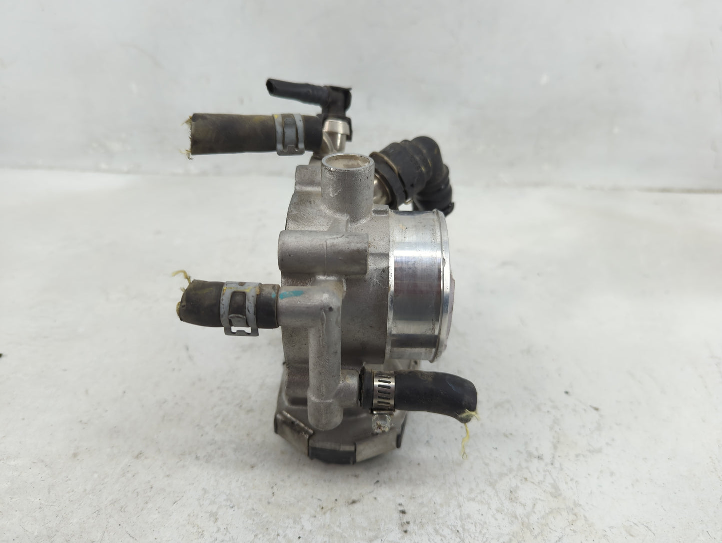 2011-2016 Chevrolet Cruze Throttle Body P/N:55577375 Fits Fits 2009 2010 2011 2012 2013 2014 2015 2016 2017 2018 OEM Used Au