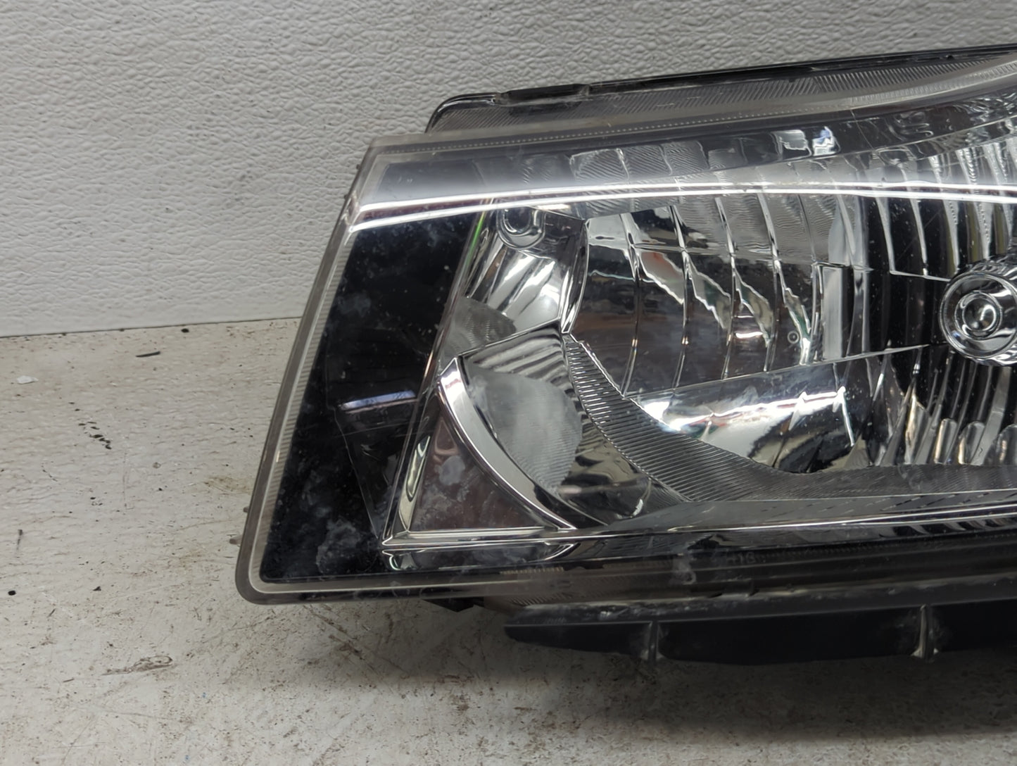 2011-2012 Chevrolet Cruze Passenger Right Oem Head Light Headlight Lamp - Oemusedautoparts1.com