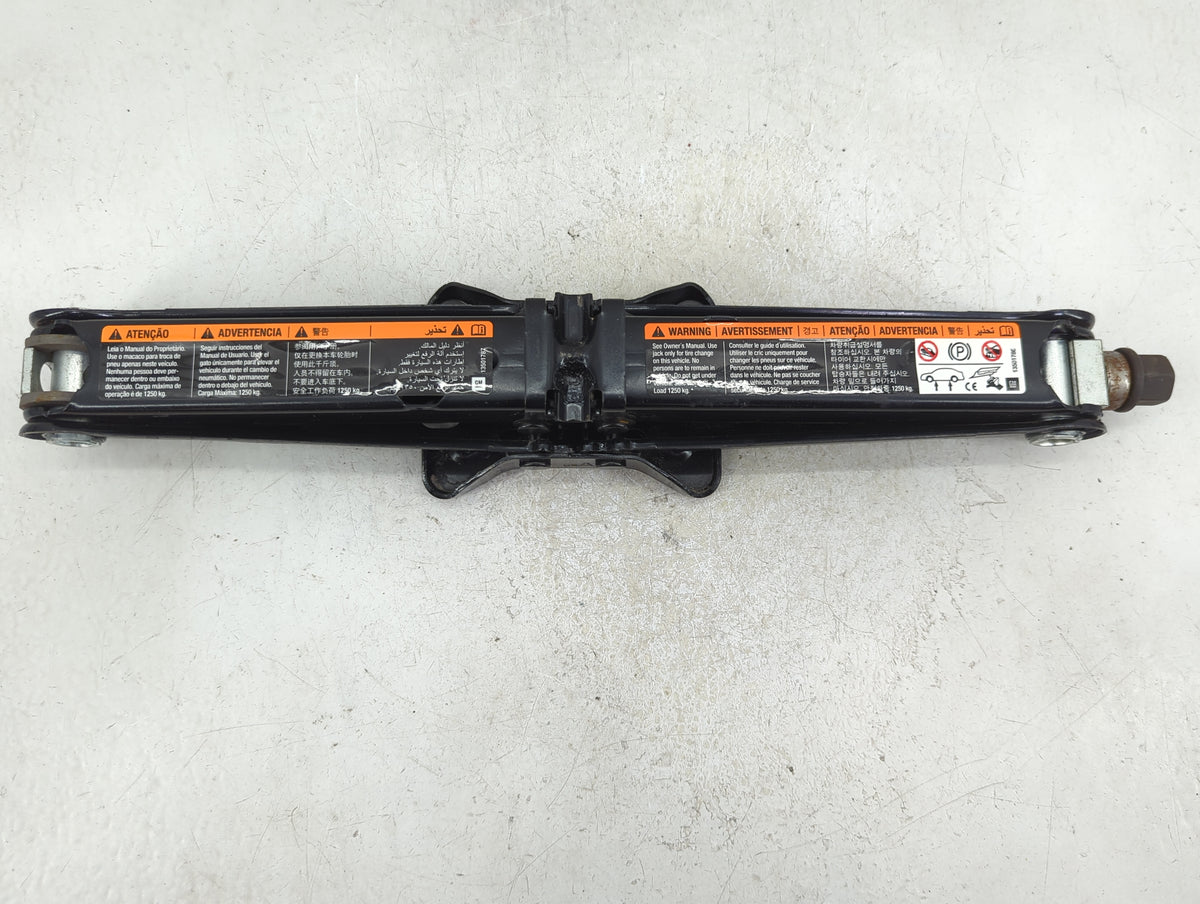 2012 Chevrolet Cruze Spare Scissor Car Jack 1409900 - Oemusedautoparts1.com