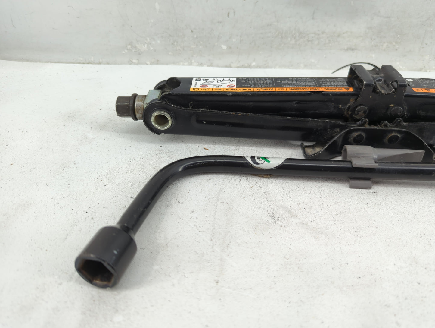 2012 Chevrolet Cruze Spare Scissor Car Jack 1411958 - Oemusedautoparts1.com