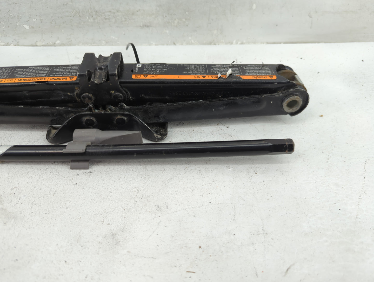 2012 Chevrolet Cruze Spare Scissor Car Jack 1411958 - Oemusedautoparts1.com