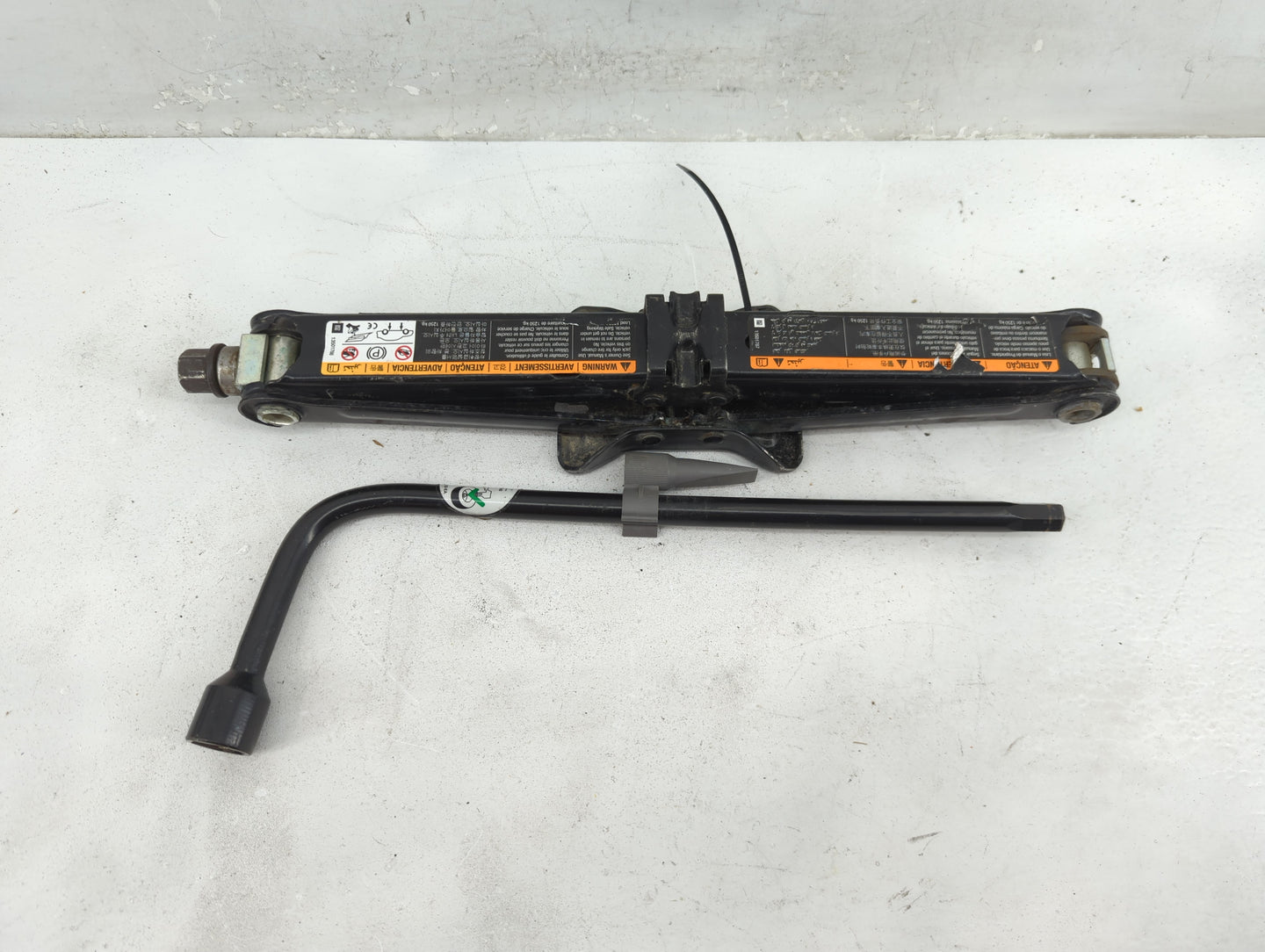 2012 Chevrolet Cruze Spare Scissor Car Jack 1411958 - Oemusedautoparts1.com