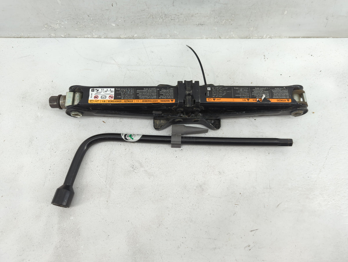 2012 Chevrolet Cruze Spare Scissor Car Jack 1411958 - Oemusedautoparts1.com