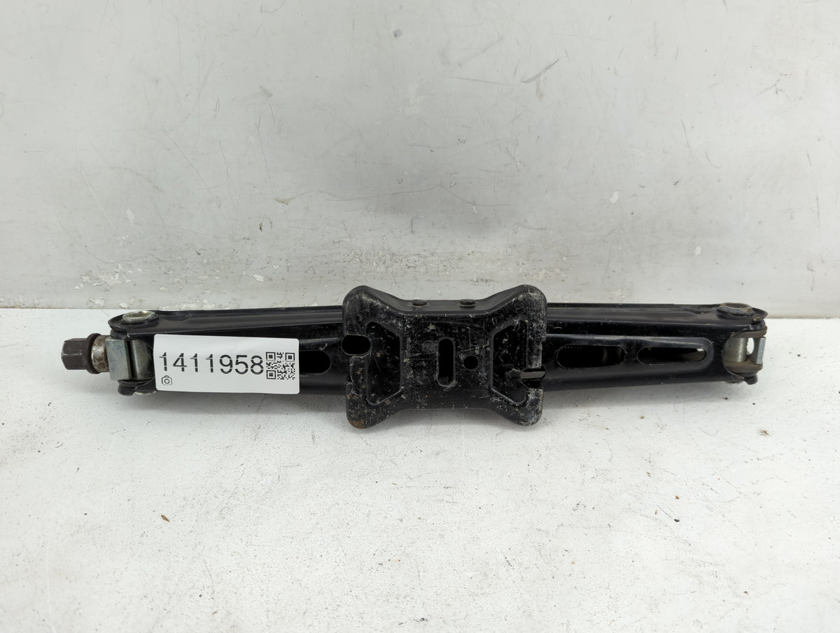 2012 Chevrolet Cruze Spare Scissor Car Jack 1411958 - Oemusedautoparts1.com