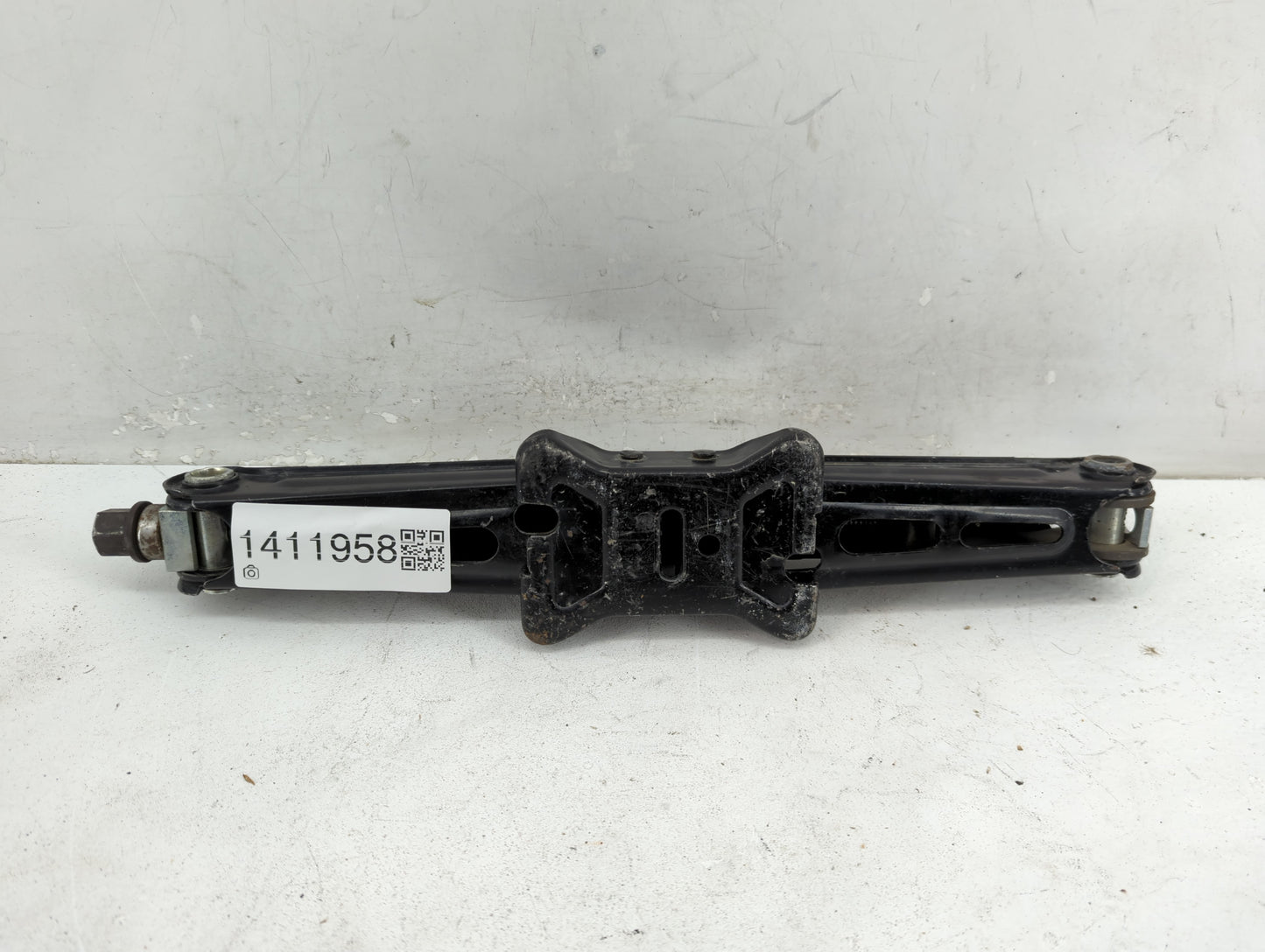 2012 Chevrolet Cruze Spare Scissor Car Jack 1411958 - Oemusedautoparts1.com