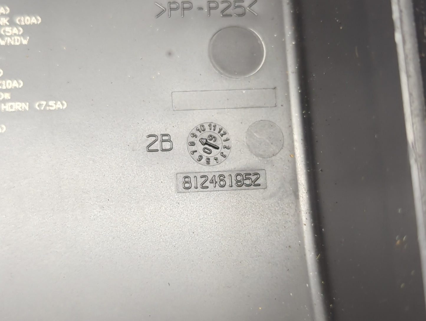 2011-2014 Chevrolet Cruze Fusebox Fuse Box Panel Relay Module P/N:812461952 Fits Fits 2011 2012 2013 2014 OEM Used Auto Part