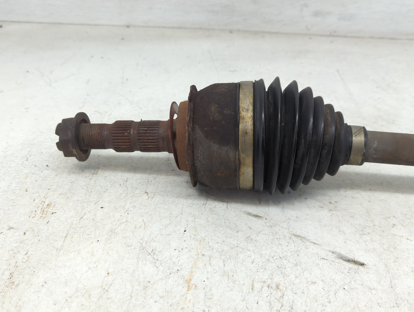 2011-2012 Chevrolet Cruze Axle Shaft Front Passenger Cv C/v - Oemusedautoparts1.com
