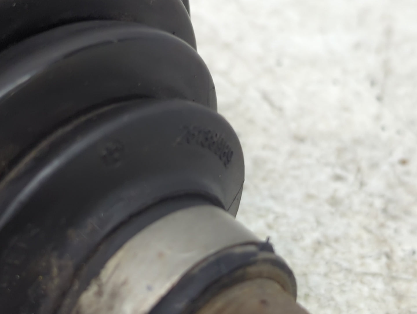 2011-2012 Chevrolet Cruze Axle Shaft Front Passenger Cv C/v - Oemusedautoparts1.com