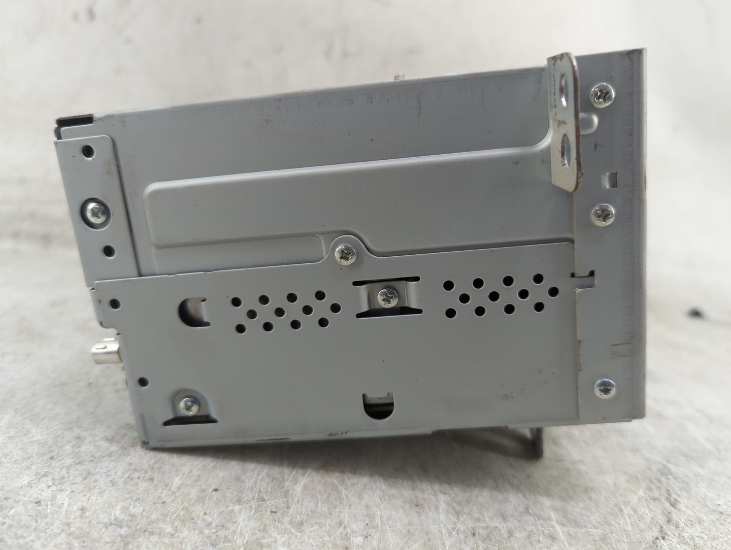 2011-2012 Chevrolet Cruze Radio AM FM Cd Player Receiver Replacement P/N:22870782 Fits Fits 2010 2011 2012 OEM Used Auto Par