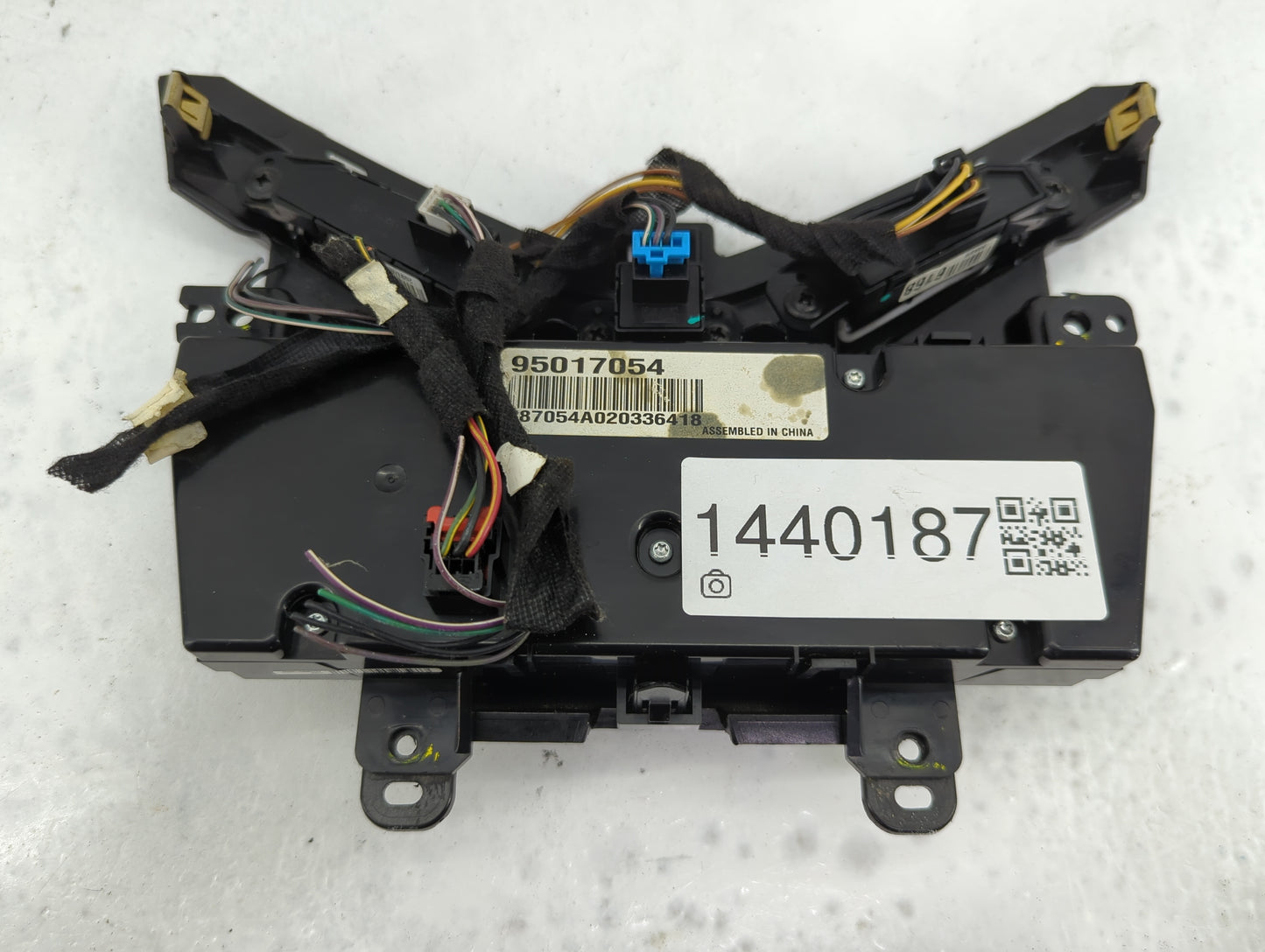 2011-2012 Chevrolet Cruze Climate Control Module Temperature AC/Heater Replacement P/N:95017054 Fits Fits 2011 2012 OEM Used