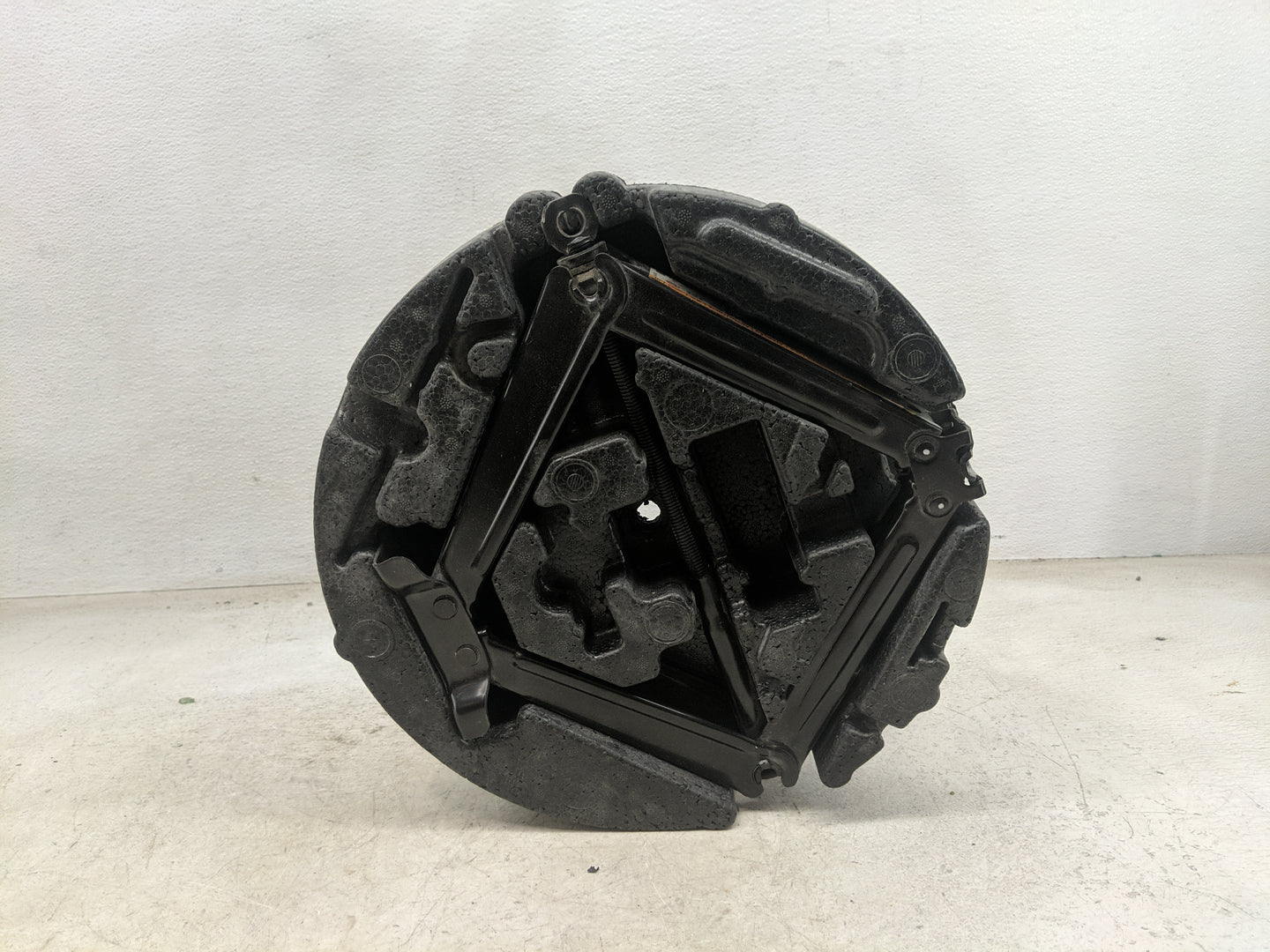 2012 Chevrolet Cruze Spare Scissor Car Jack Black 1460405 - Oemusedautoparts1.com