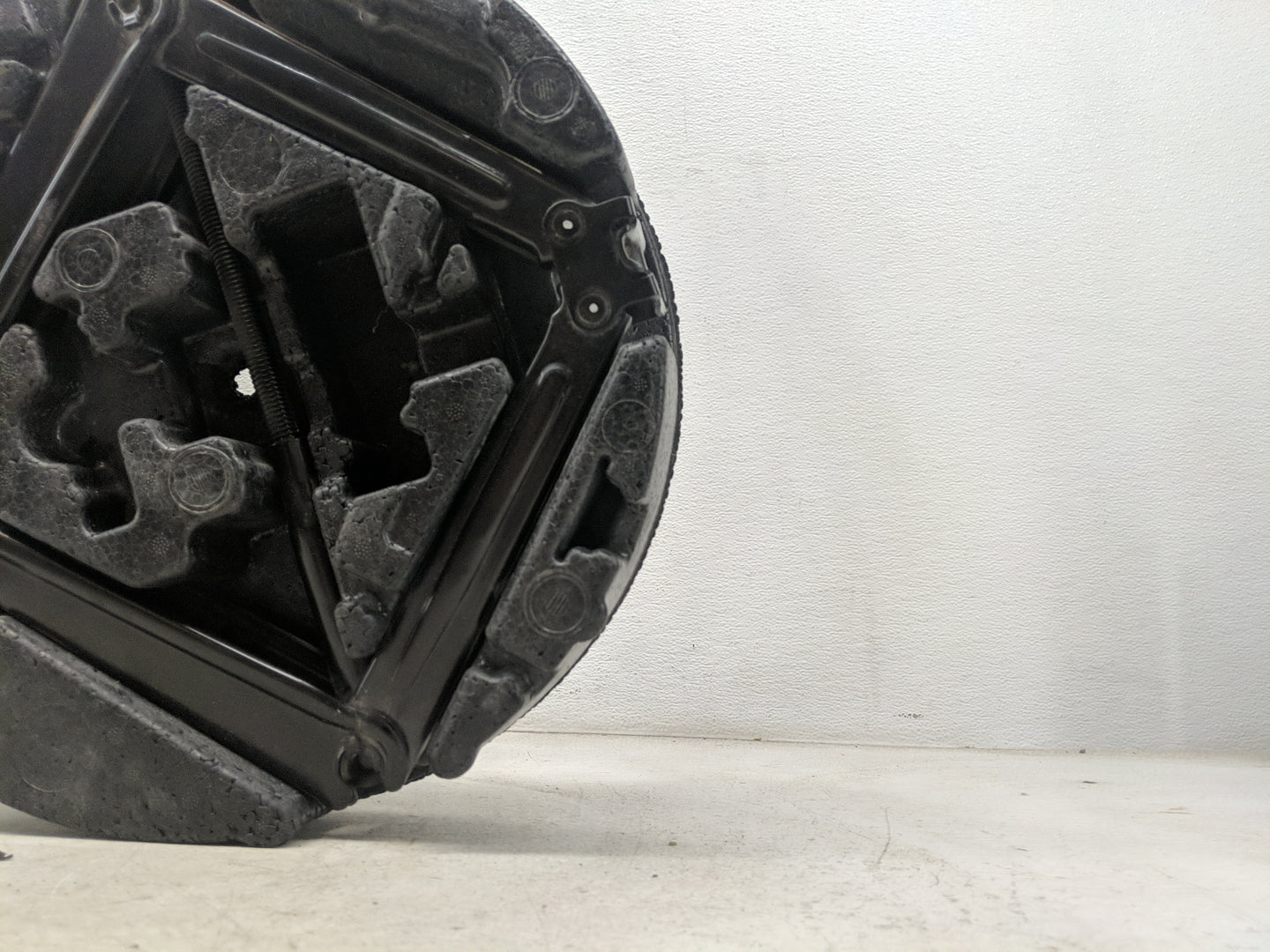 2012 Chevrolet Cruze Spare Scissor Car Jack Black 1460405 - Oemusedautoparts1.com