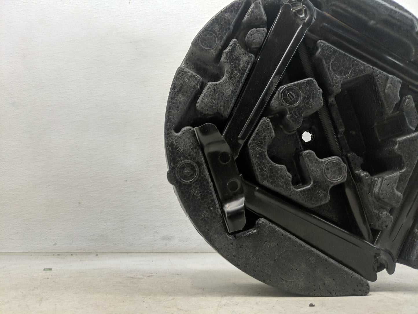 2012 Chevrolet Cruze Spare Scissor Car Jack Black 1460405 - Oemusedautoparts1.com