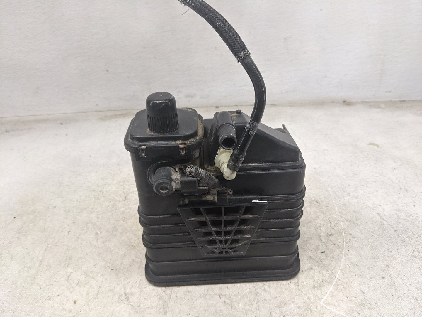 2012 Chevrolet Cruze Fuel Vapor Charcoal Canister 1462435 - Oemusedautoparts1.com