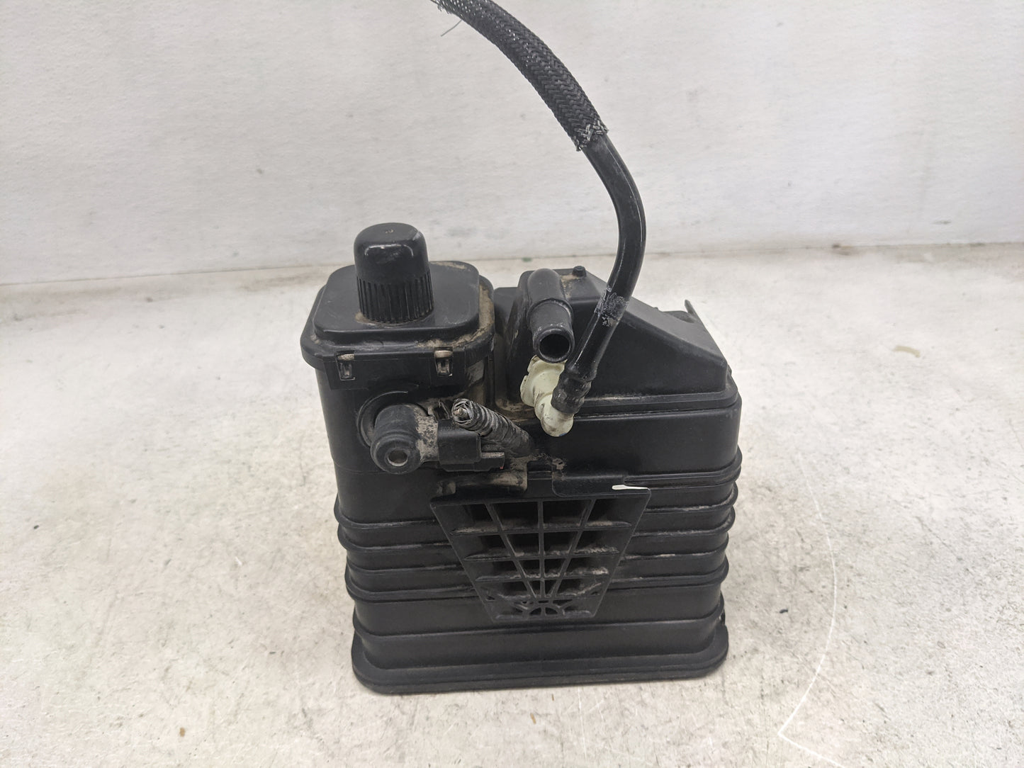 2012 Chevrolet Cruze Fuel Vapor Charcoal Canister 1462435 - Oemusedautoparts1.com