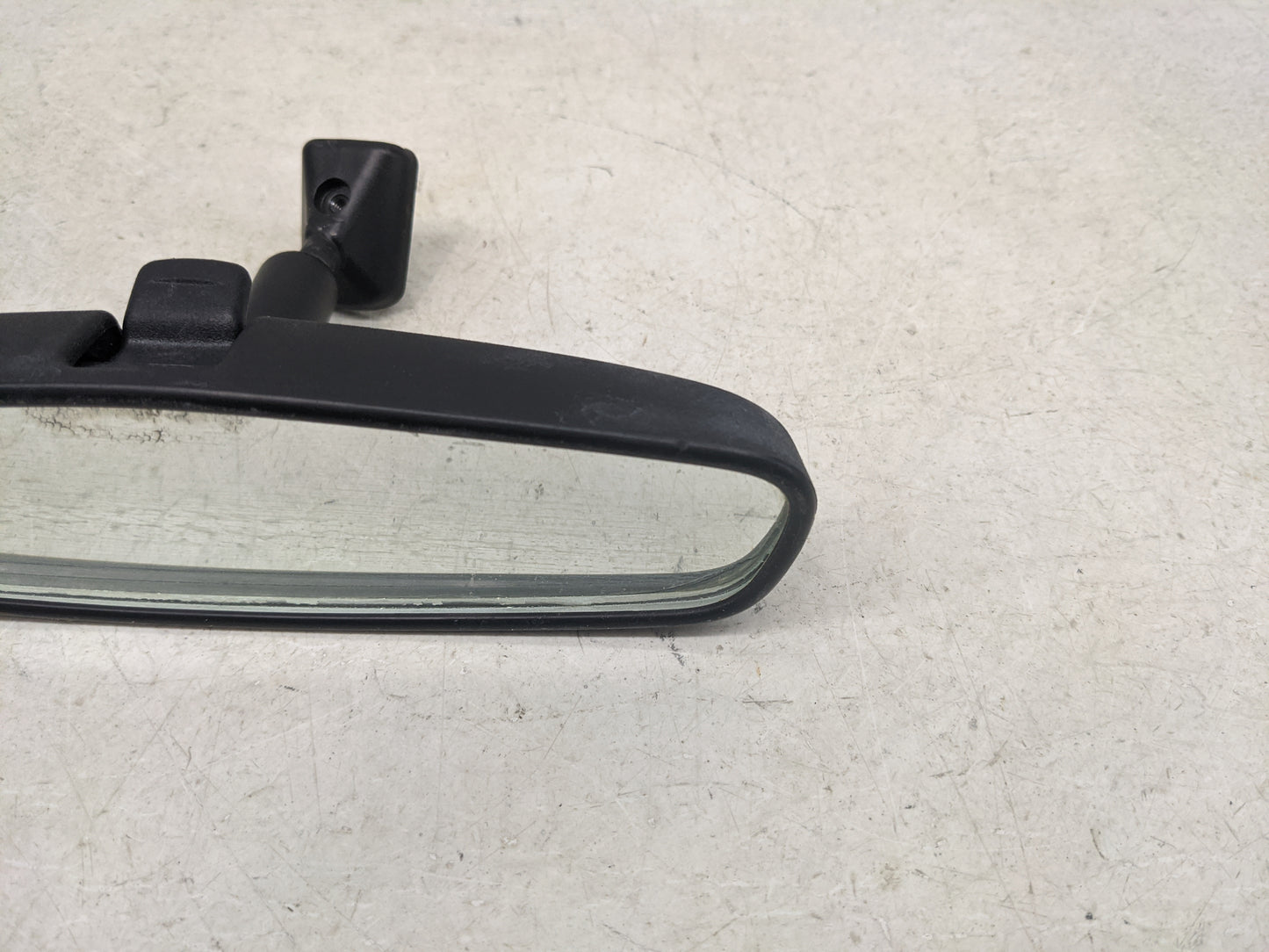 2012 Chevrolet Cruze Interior Rear View Mirror Replacement OEM P/N:026110 AD48070 Fits OEM Used Auto Parts - Oemusedautopart