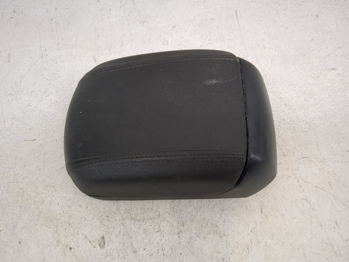 2012 Chevrolet Cruze Center Console Armrest Cover Lid P/N:SM0791 KF2-1 Fits OEM Used Auto Parts - Oemusedautoparts1.com
