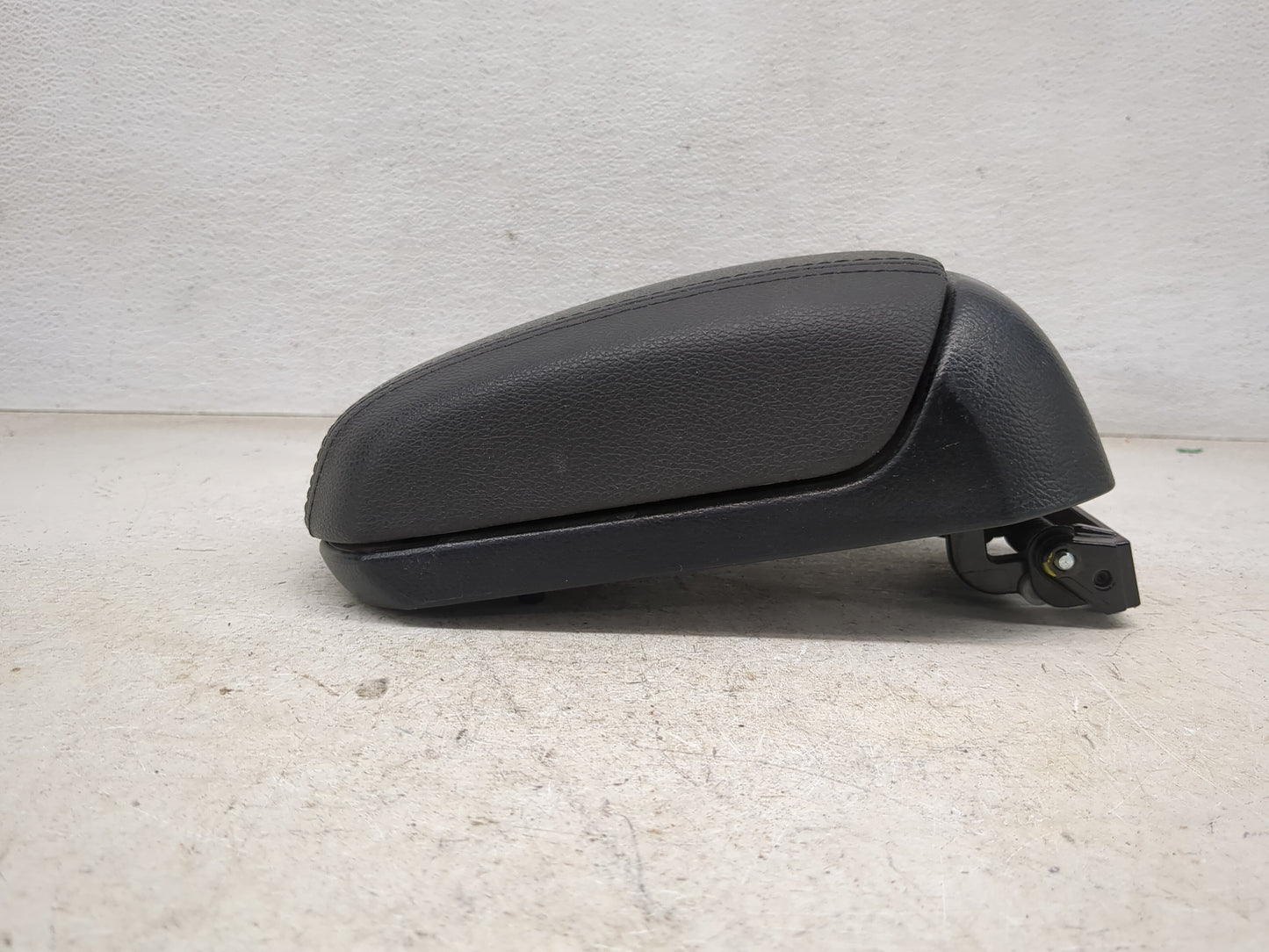 2012 Chevrolet Cruze Center Console Armrest Cover Lid P/N:SM0791 KF2-1 Fits OEM Used Auto Parts - Oemusedautoparts1.com